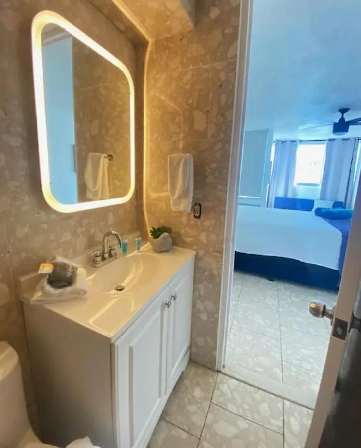 Pool Beachfront 2 Bedroom Condado Beach 圣胡安