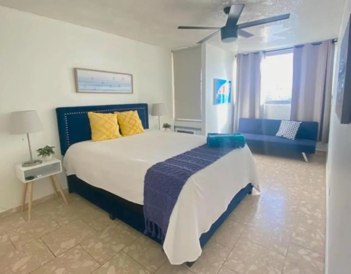 Pool Beachfront 2 Bedroom Condado Beach San Juan